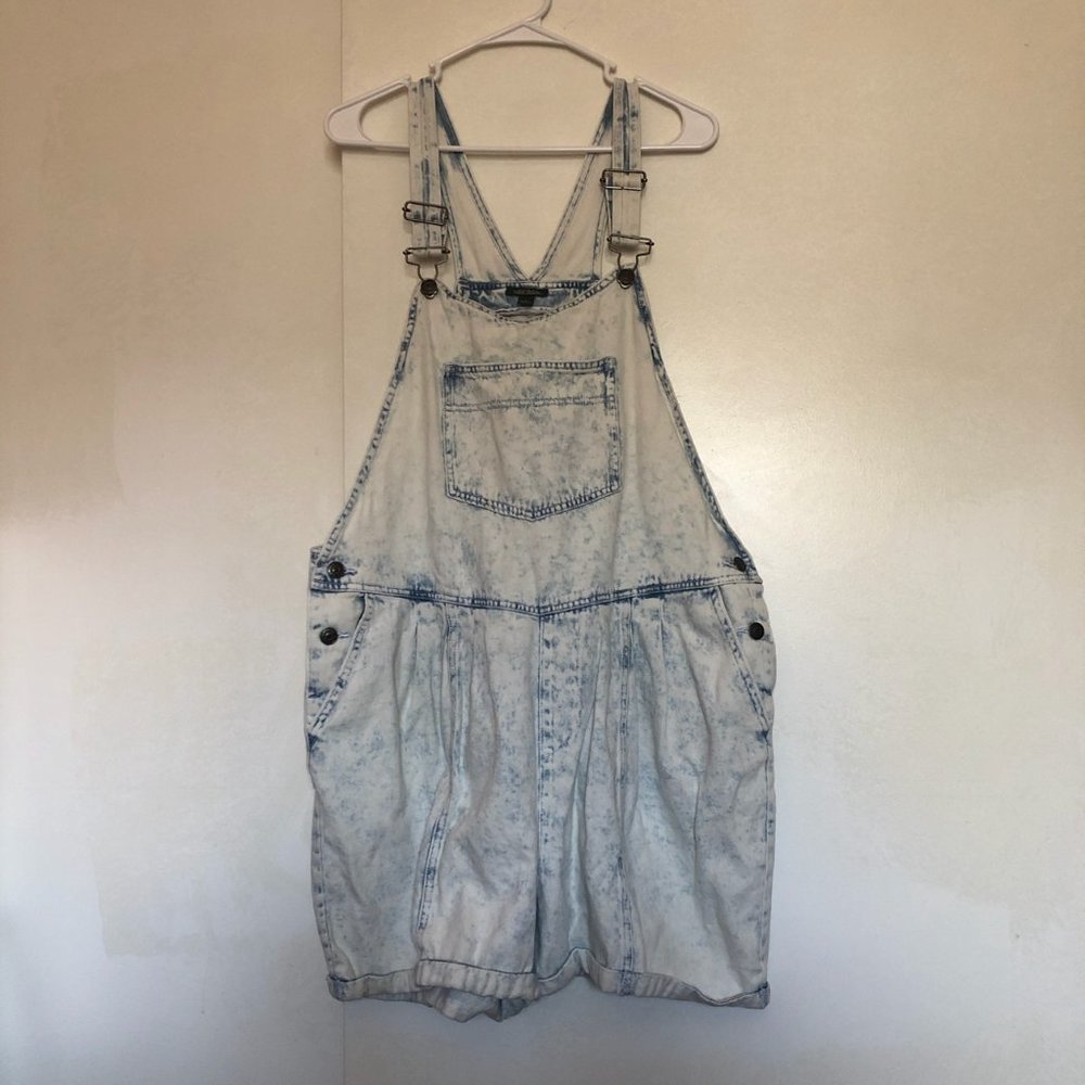 4/$30 🌈 Super cute acid washed Wild Fable overalls!